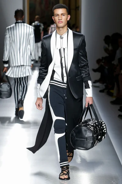 Look 16